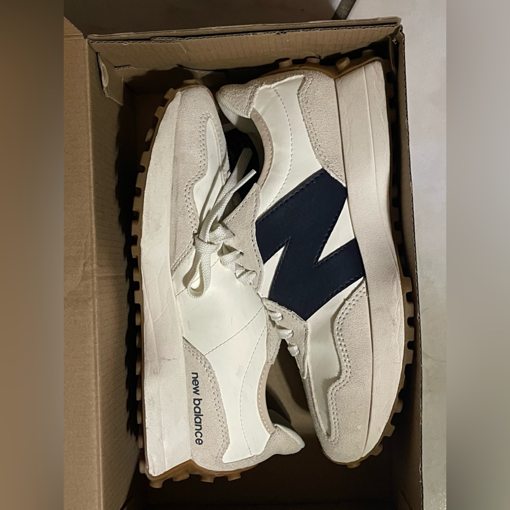 New Balance 327